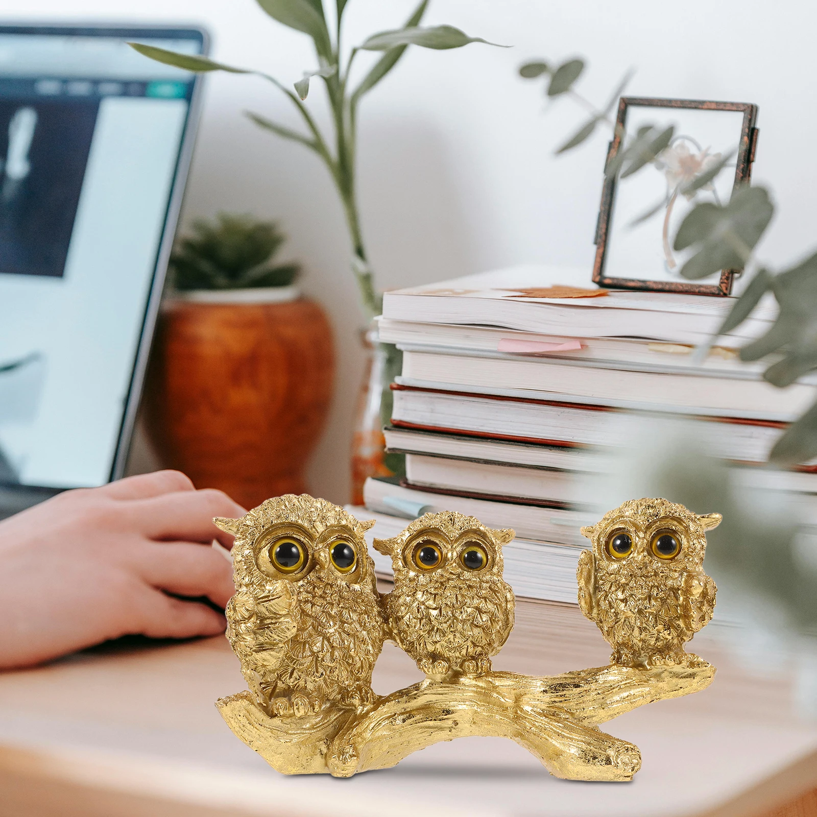 

Resin Owl Statue Home Decor Office naments Shelf L Sculpture Small Figurine Desk Garden Animal Figurine Garden Animal