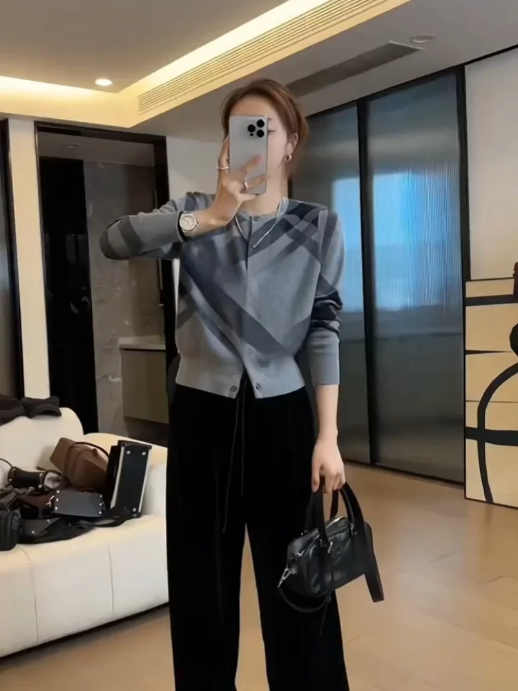 Retro Plaid Warm Knitted Cardigan Women's Early Autumn Winter Sle Faionable Anti-Aging Woolen Top Coat Korean Loose Fit