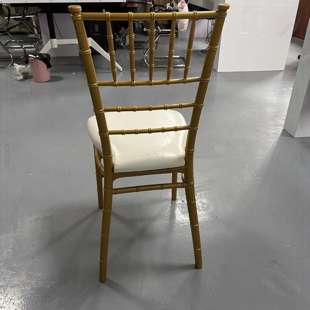 New Arrival Cheaper Wedding Tiffany Gold Chairs Golden White Cushion Plastic Stackable Chiavari Dining Event Banquet Chair