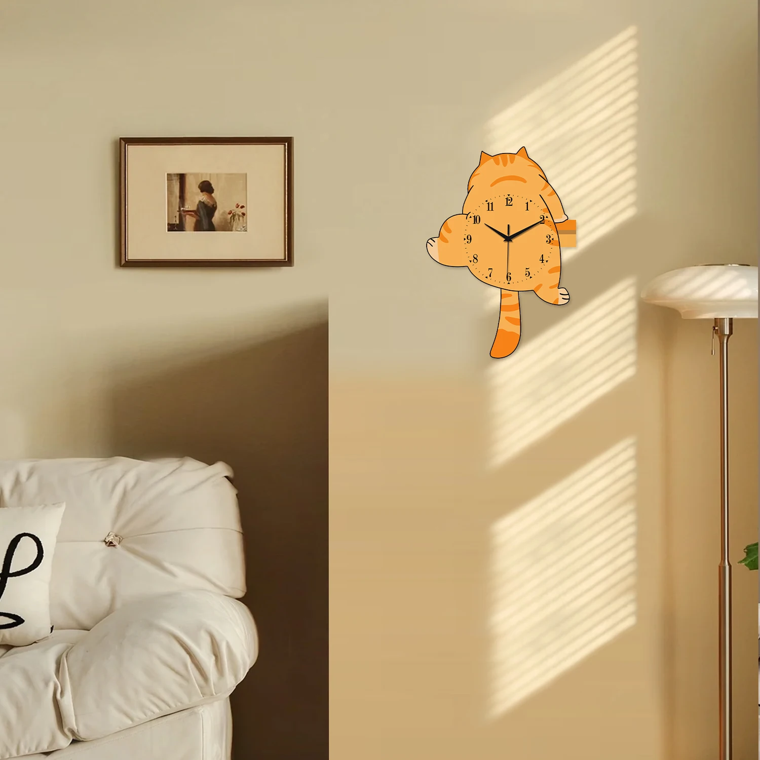 A Modern Cute Wooden Orange Cat Climbing Back Large Swing Wall Clock Battery Powered Silent Swing Clock Living Room Bedroom Home Kitchen Aesthetic Room Decoration Wall Clock Unique Gift (Without Batteries)