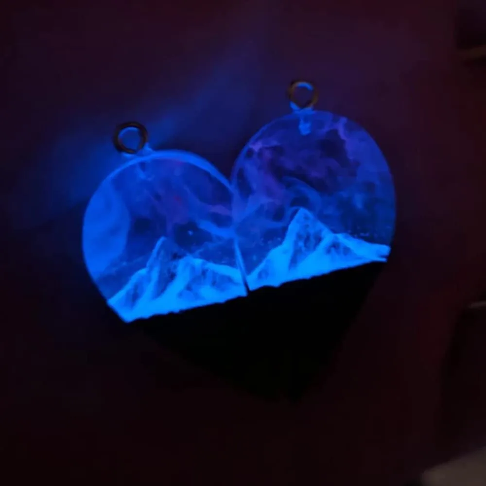 Aurora Borealis Pattern Acrylic Heart Pendant Blue 19.69in Heart Pendant Paired Heart Cotton Rope Wood Resin Pendant For Her