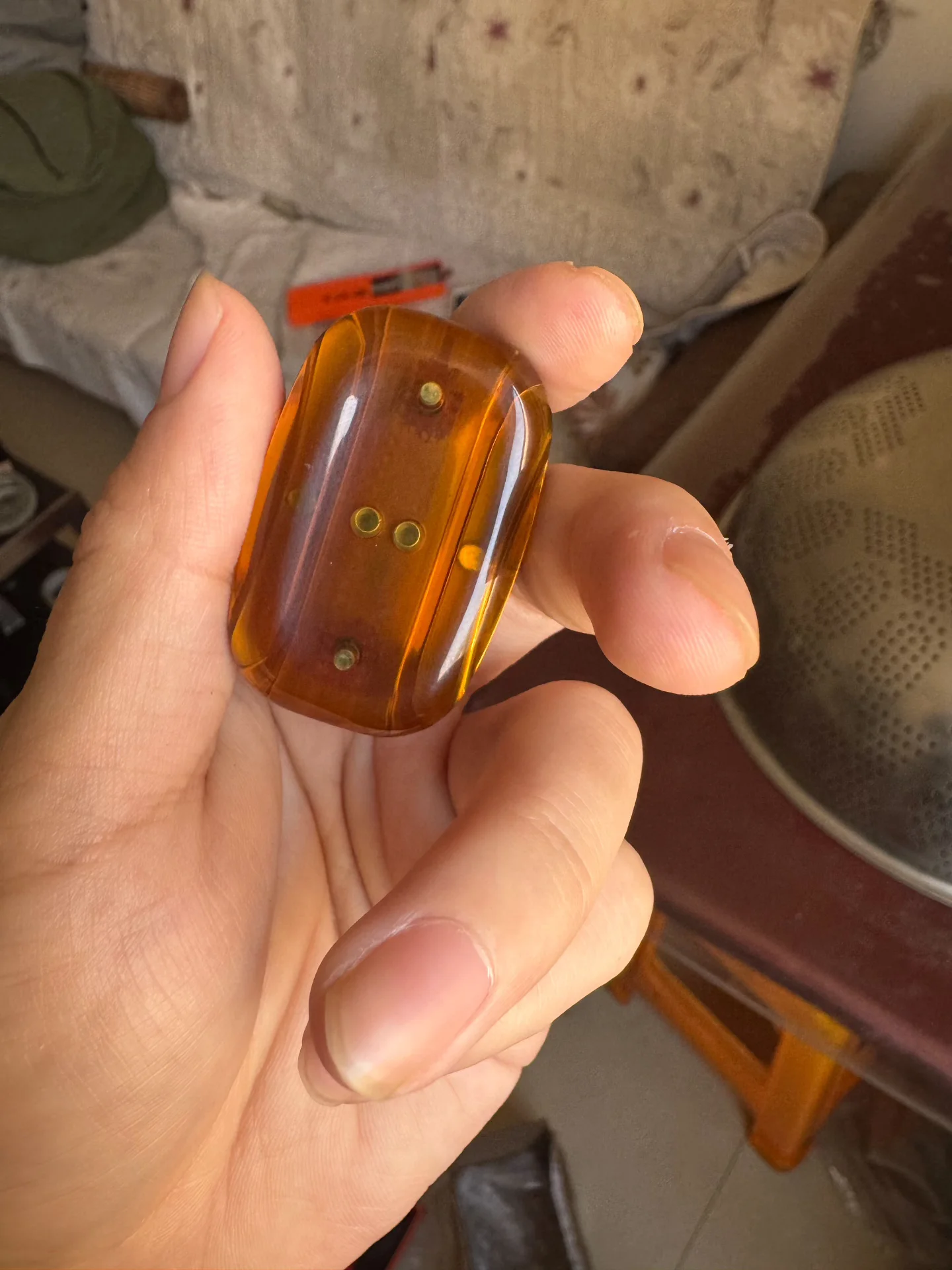 A friend of Liu Chu is pushing cards USED EDC, decompression toy