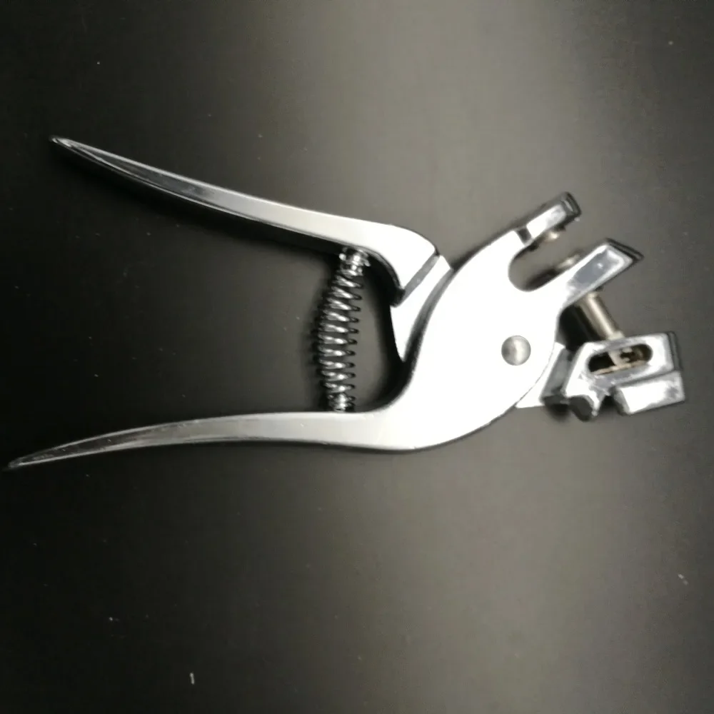 The pig punch Stainless steel ear canal pliers stainless steel pigs, cattle and sheep ear hole clamp pliers