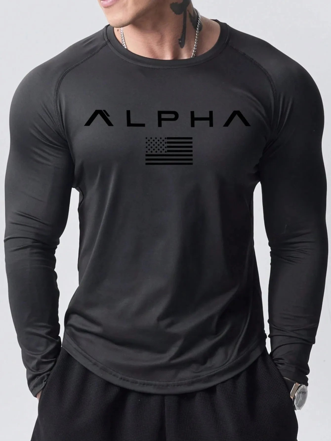 Das neue Herren-Langarm-T-Shirt für Frühling und Herbst 2025. ist lässig, modisch und bequem mit 3D-Buchstabendruck