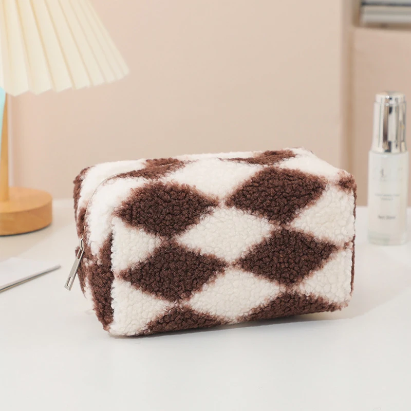 Capacity Travel Makeup Bag Portable Checkerboard Pattern Lamb Hair Storage Wash Bag for Organizing Beauty Essentials