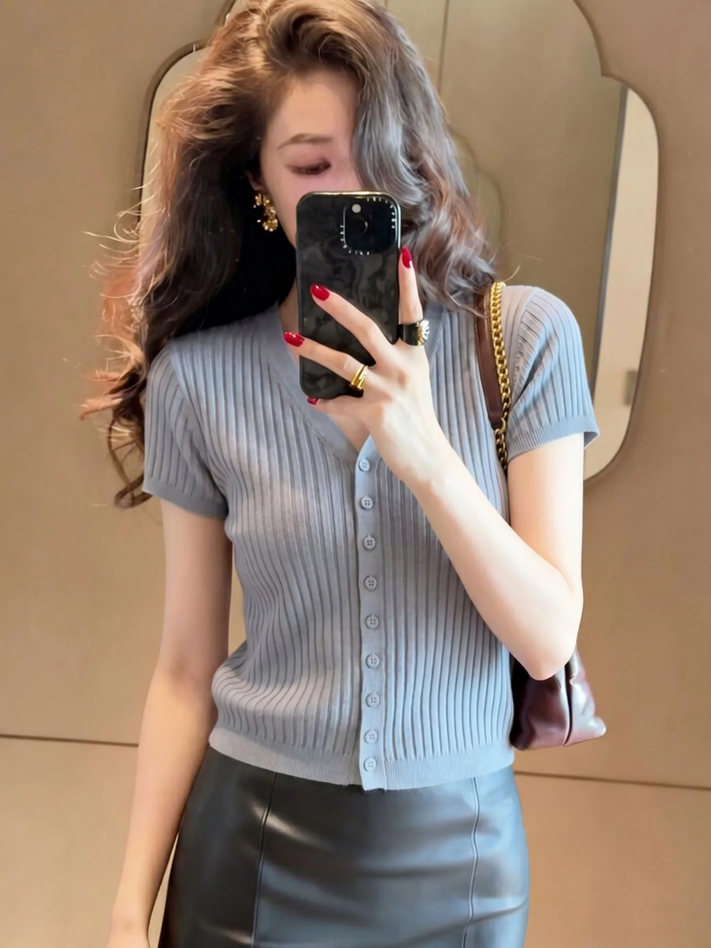 

Korean Style Summer Pure Color Short Sleeve V-Neck Knitwear Single Button Versatile Women's Top Fashionable And Stylish
