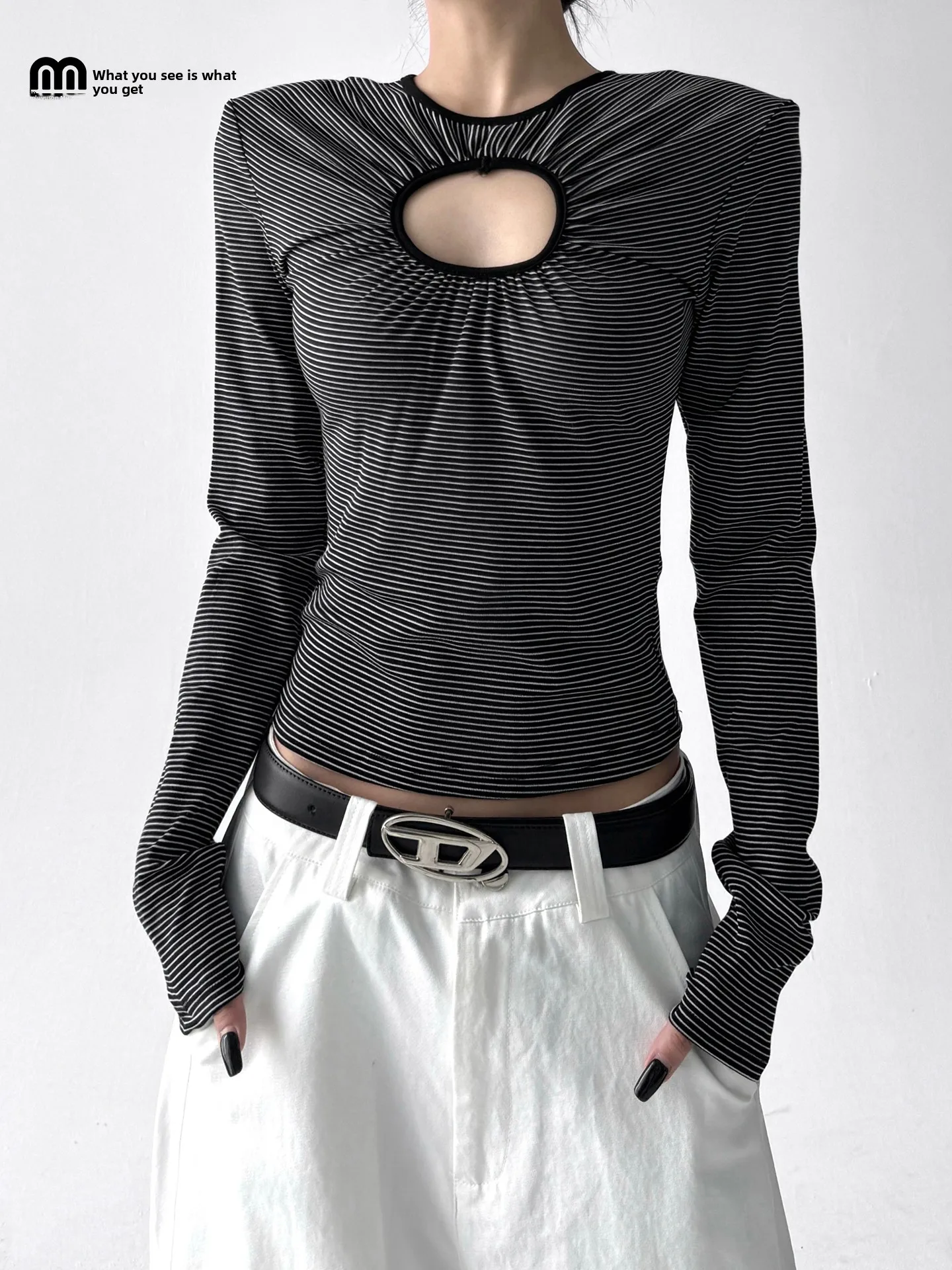 

Женская модная футболка с вырезами и полосками, новинка осени 2025, дизайн для ношения двумя способами