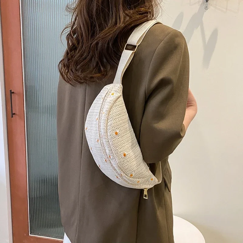 Sac de taille en paille tissé pour femmes, sacs à bandoulière pour dames, sac banane d'été 2025, sac de poitrine pour téléphone à la mode