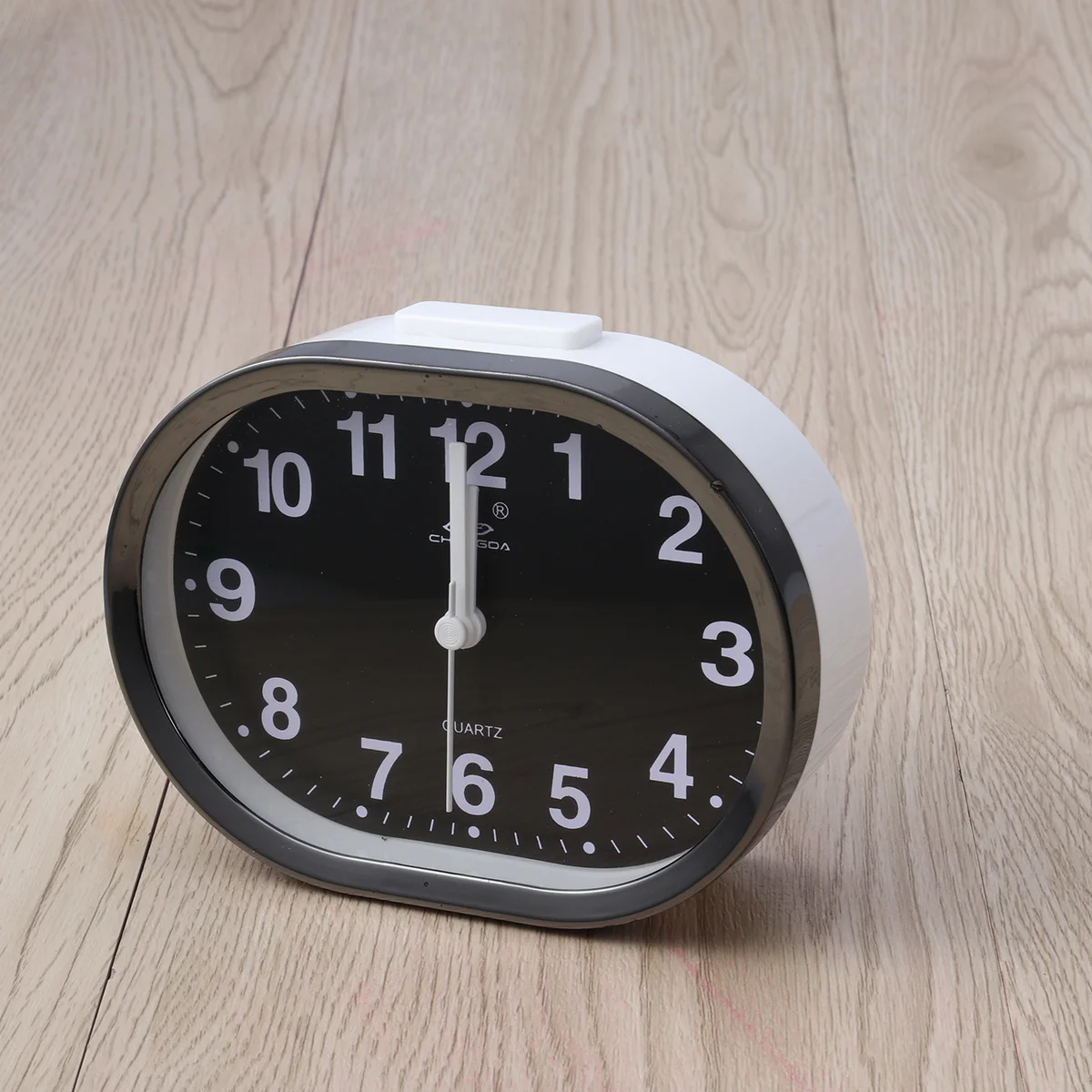 

Mini Silent Quartz Analog Alarm Clock for Children Non Ticking Travel Electronic Bedroom Desk Decor with Light and Snooze