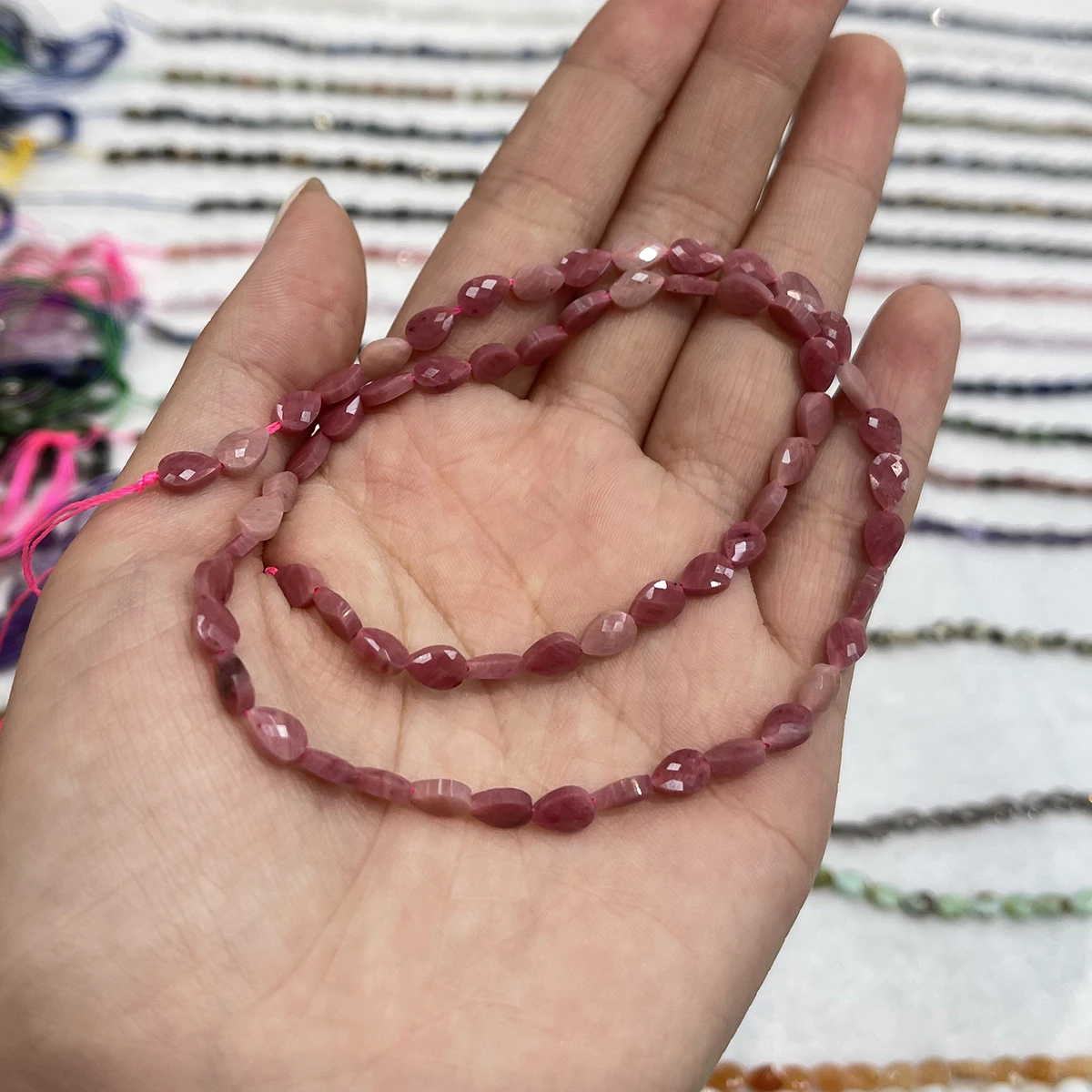 Natürliche Steinperlen aus Dialogit/Amethyst, 3 x 5 mm, zum Basteln von Schmuck, für DIY-Halsketten, Armbänder, Ketten und Ohrringe. – Detail 2