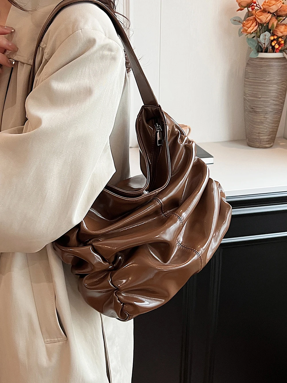 

Wrinkle Design Women's Tote Bag PU Patent Leather Vintage 2025 Autumn Winter Versatile Crossbody Bag Office Unique Shoulder Bag