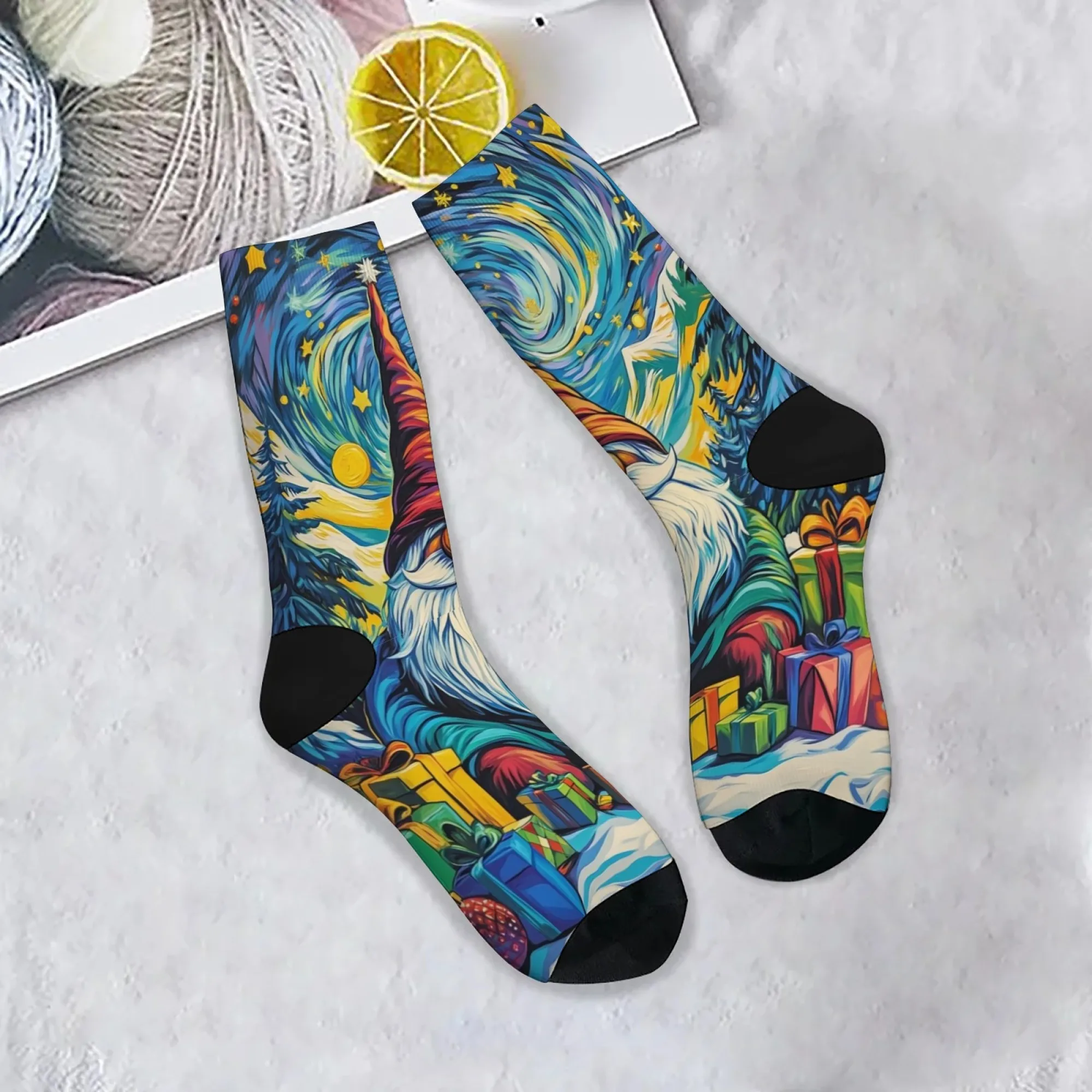 

Novel Harajuku Retro Starry Night Christmas Dwarf Print Men's Socks Van Gogh Art Style Casual Socks Street Style Crew Socks Gift