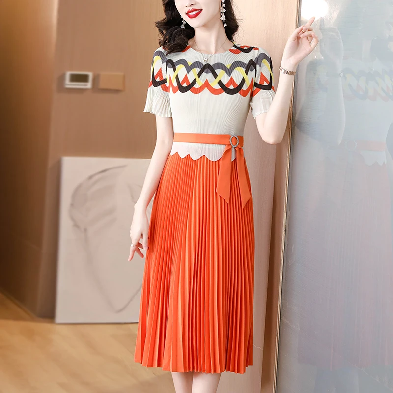 Pleated Dress 2024 Summer New O-Neck Elastic Slim Large Swing Dress Geometric Print Short Sleeve Knee Long Dress