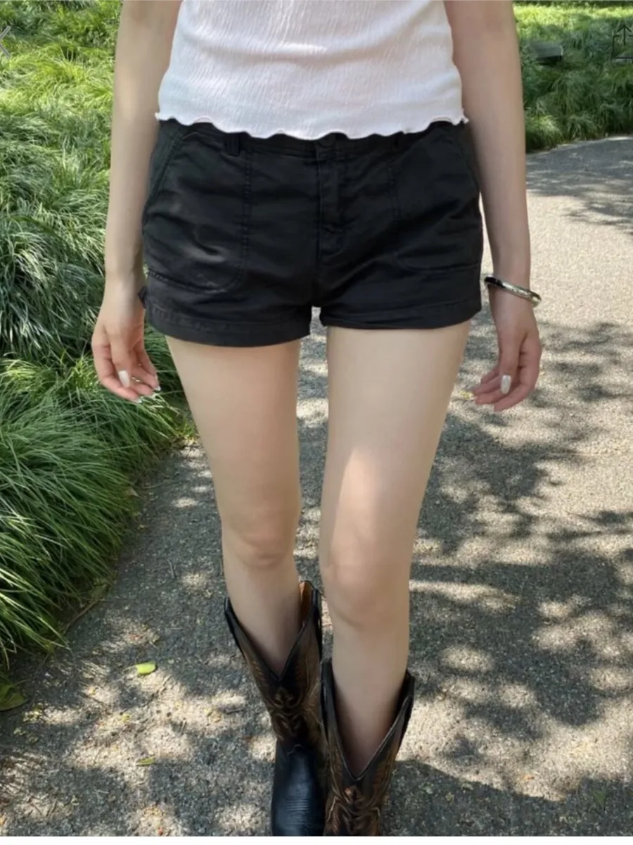 Pantalones cortos negros Vintage para mujer, pantalones cortos informales de algodón con bolsillo holgado y botones, pantalones cortos elásticos de cintura alta, pantalones cortos tipo Cargo dulce y elegante para verano