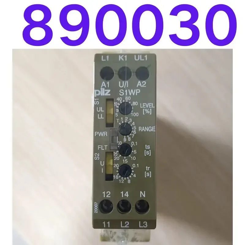 

Brand-new Safety relay 890030