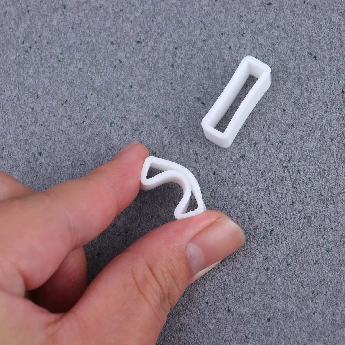 

2pcs 22Mm Rubber Watch Band Loop Replacement Durable Silicone Ring For Watch Strap Secure Fit Holder Buckle White