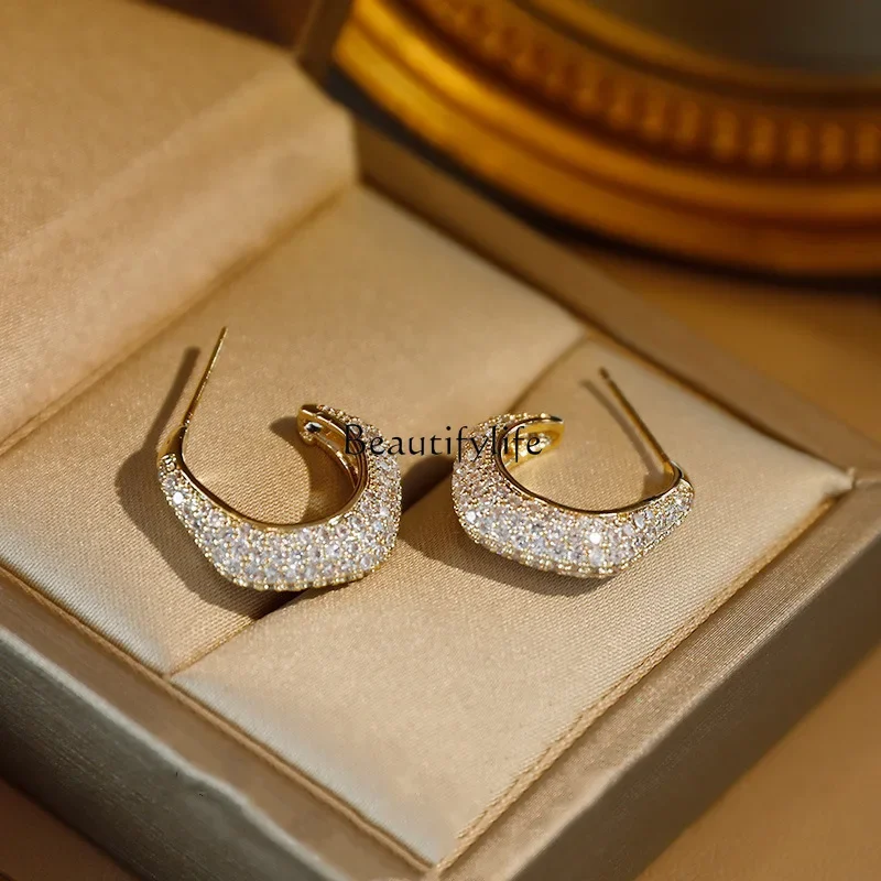 

Simple earrings Fashion temperament Moon Bay stud earrings