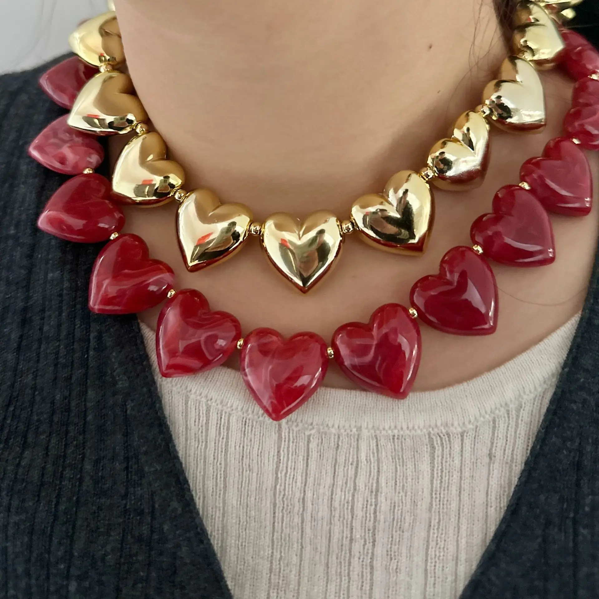 Neue Trendige Mehrfarbige Harz-Herzperlen Kettenhalsband für Frauen Minimalistischer Handgefertigter Acryl-Liebes-Choker Party-Schmuck Geschenk – Detail 6