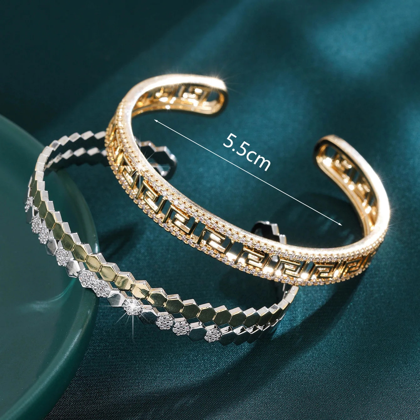 

2025 New Cubic Zirconia Retro Modern Style Bracelet Set for Women Office Parties Friend Gifts Jewelry Accessories