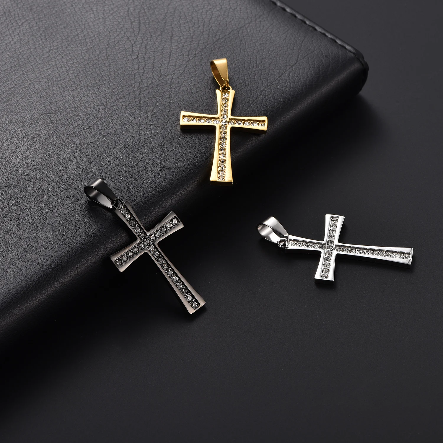 Religiöser Schmuck für Frauen und Männer, katholisches Christus-Kreuz aus Edelstahl, Halskette mit Jesus-Kreuz-Anhänger – Detail 1