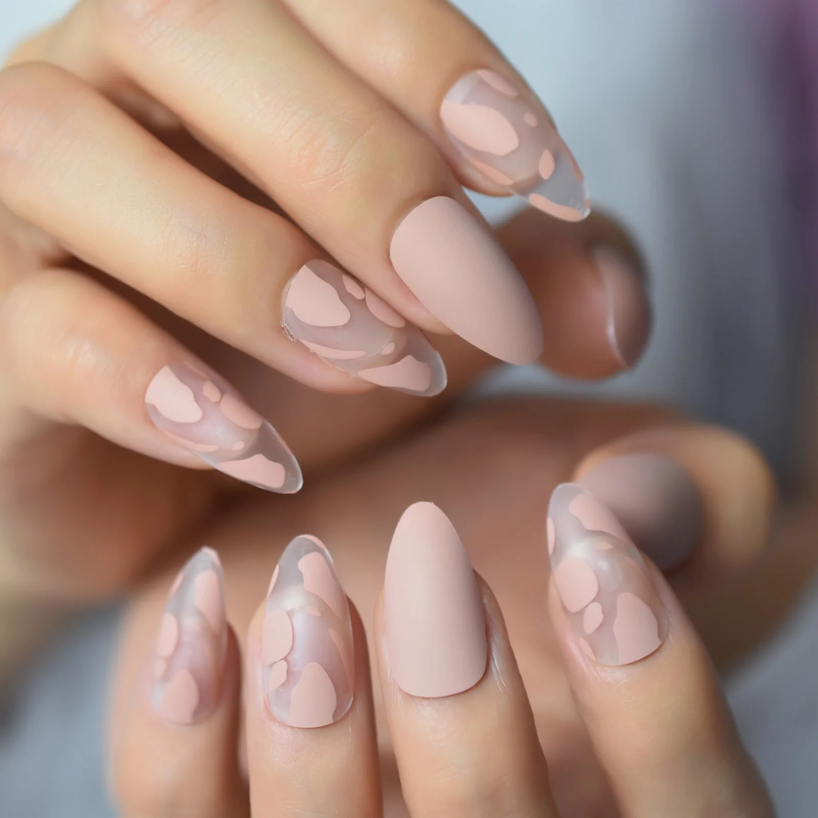 Stampa opaca nuda su unghie finte Mandorla con disegni Unghie finte Punte per nail art a copertura totale indossabili satinate per donne e ragazze