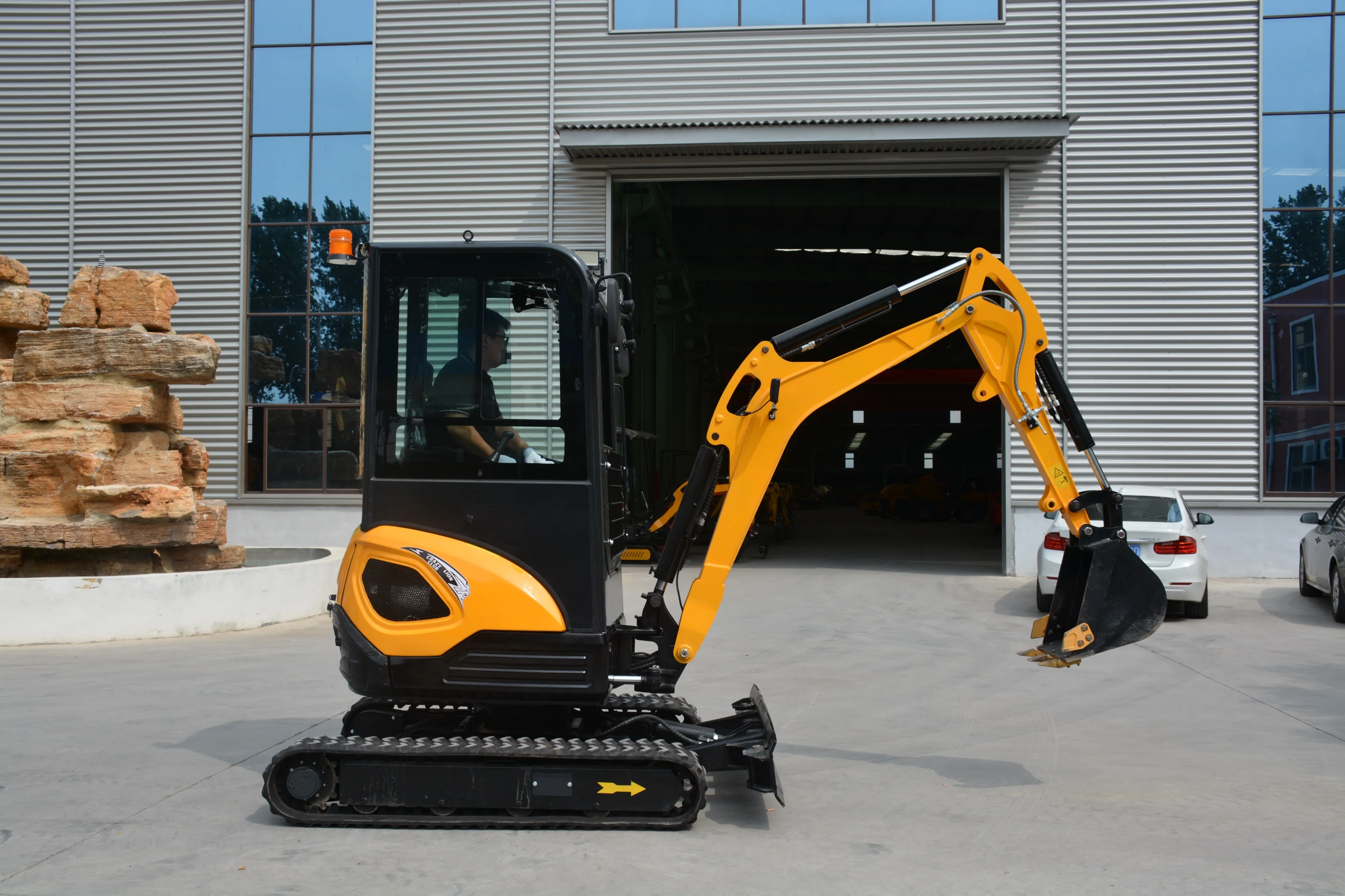 

2.5-Ton High Performance Excavator Operator with EPA Engine Customized Excavating Equipment for Construction