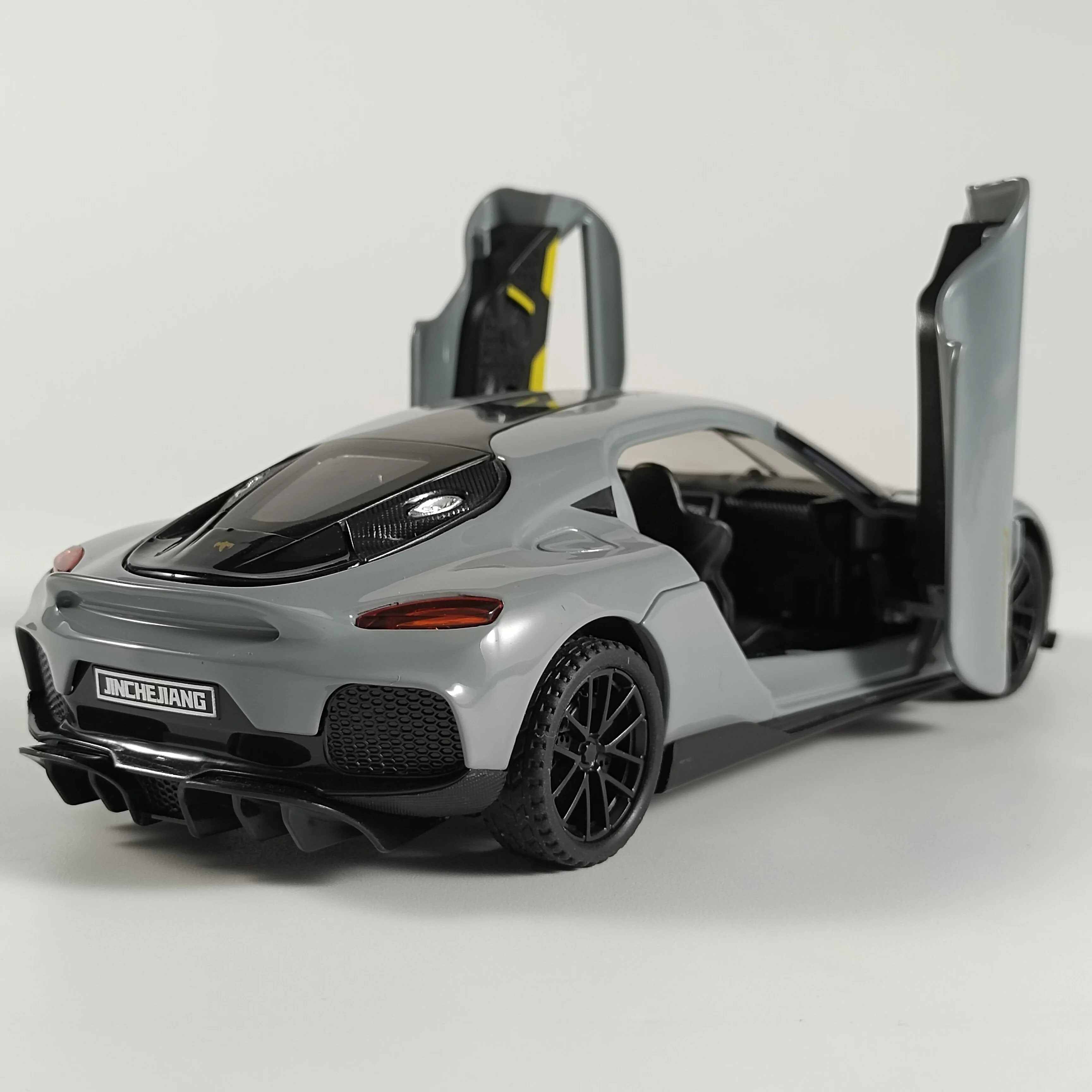 1:32 Gemera GT Alloy Diecast Car Sound Light Toy