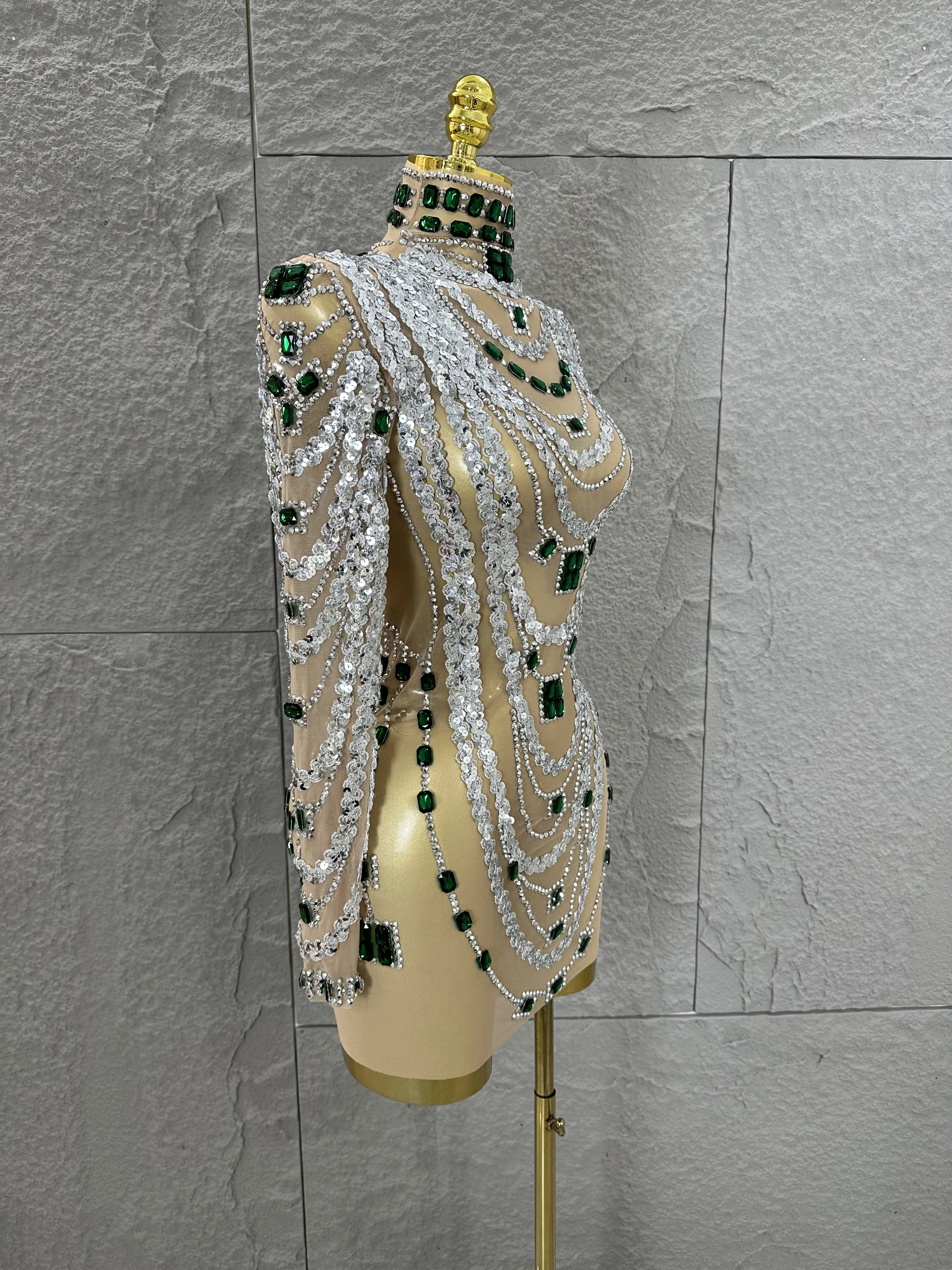 ชุดมินิเดรสหรูหราสำหรับผู้หญิง ประดับคริสตัลใส ทรงเข้ารูป เหมาะสำหรับนักร้อง งานปาร์ตี้ คลับ งานราตรี  ชุดสั้นวิบวับ สไตล์ดารา