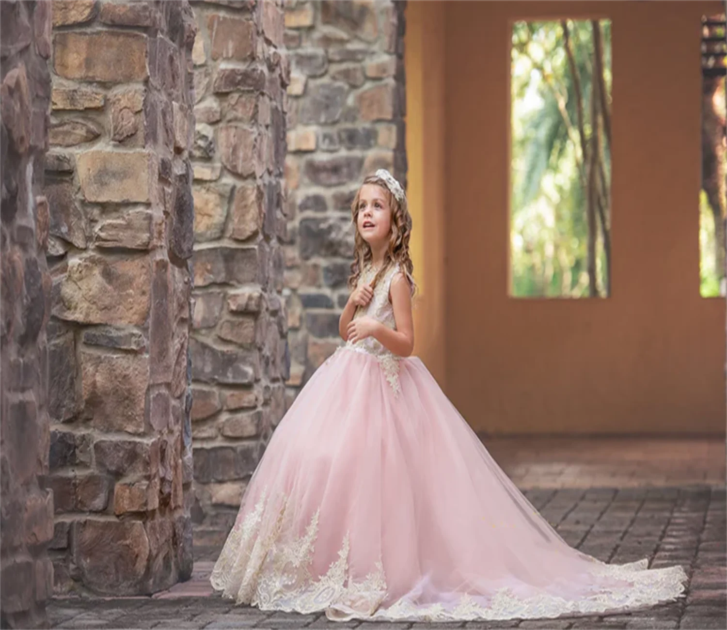 Vestido rosa de flores para niña, apliques dorados, cola de encaje para niños, cumpleaños, fotografía para niños pequeños, personalización de fiesta de graduación