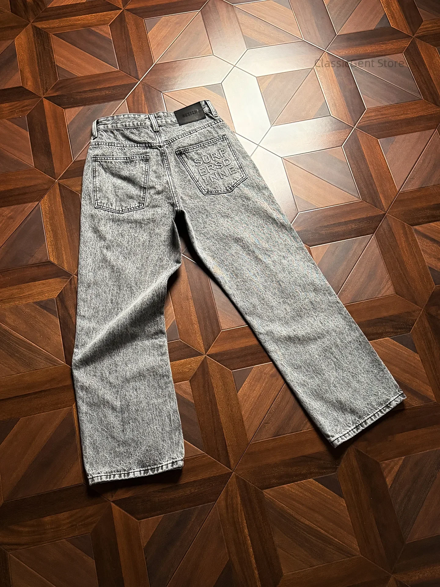 Grey-toned mottled graphite washed 11oz jeans cleanfit loose straight