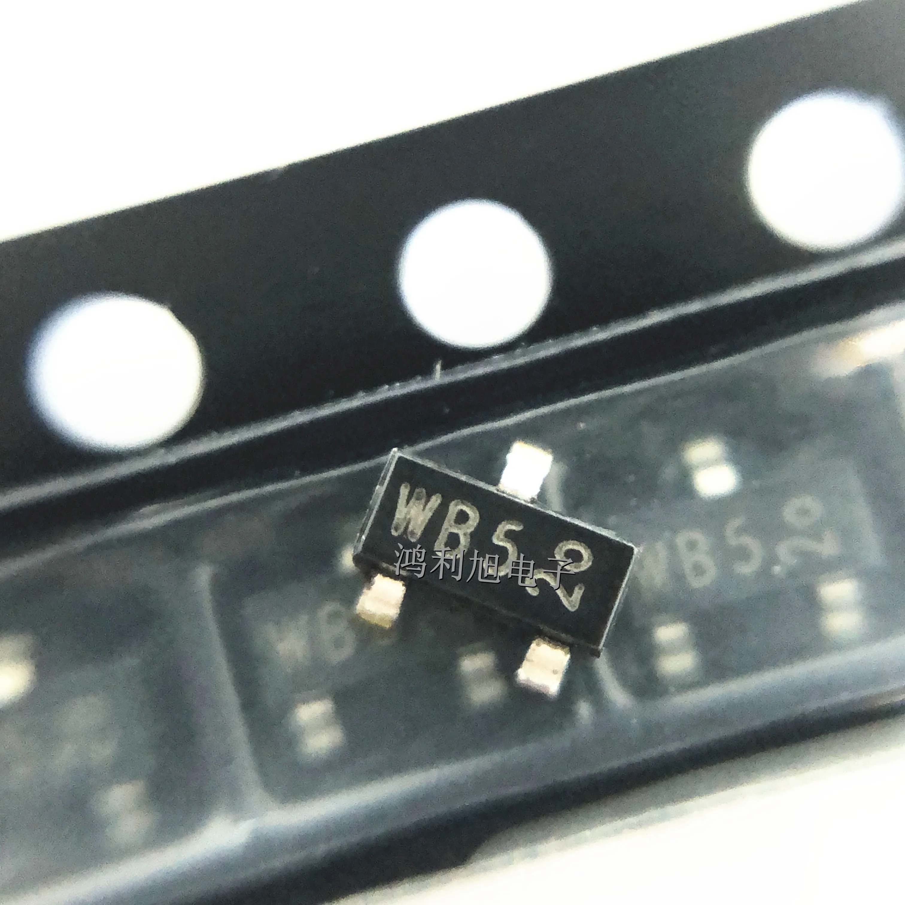 

200 шт./лот BZX84-C47 SOT-23-3 МАРКИРОВКА; WB5 Стабилитрон одиночный 47 В 5% 170 Ом 250 МВт Автомобильный 3-контактный