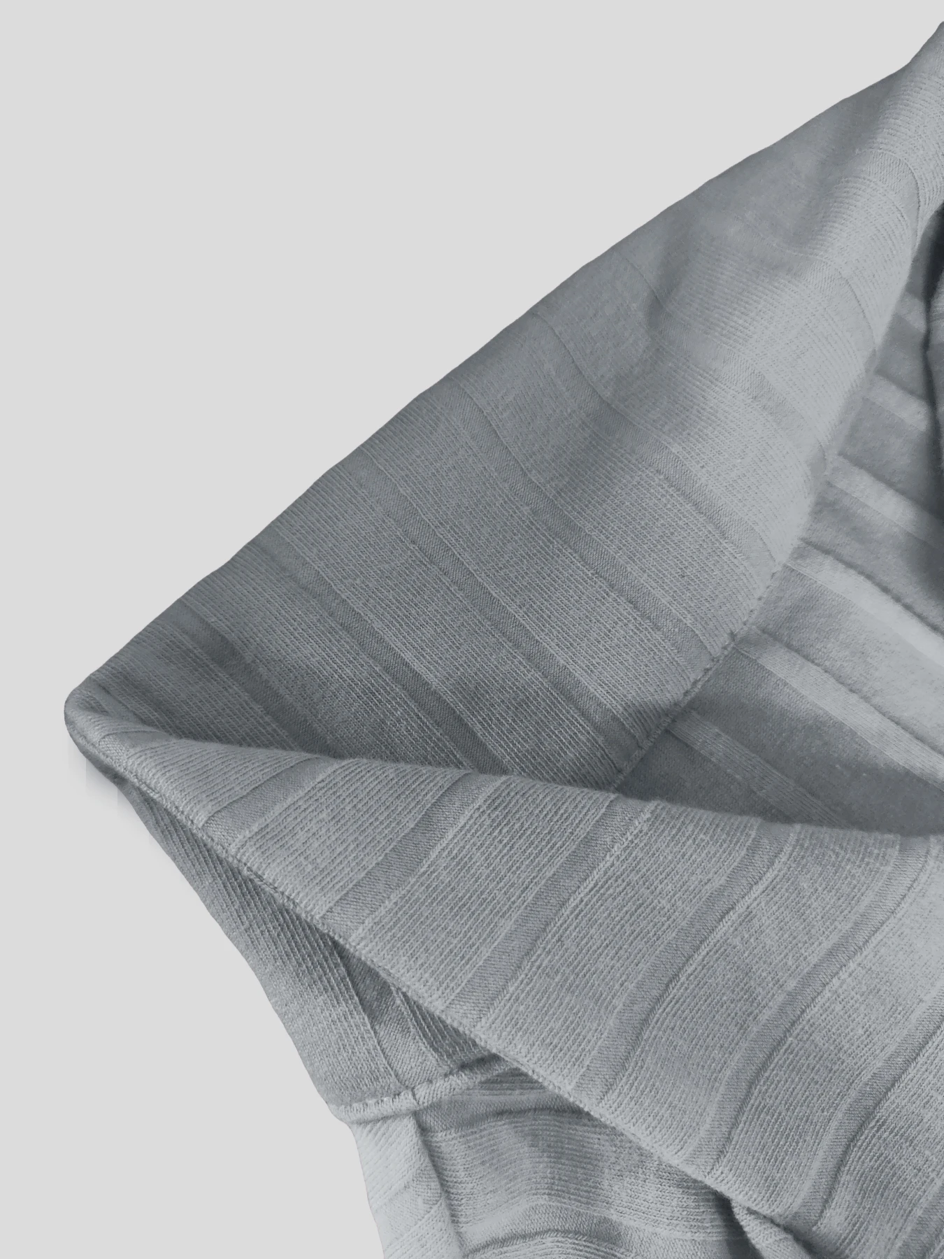 

A fashionable, versatile and trendy short-sleeved cardigan for women, paired with a set