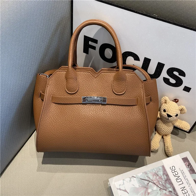 

Elegant Shoulder Bag 2025, Luxury Leather Crossbody Purse for Women, Versatile Day To Night Handbag, Chic & Practical for Office