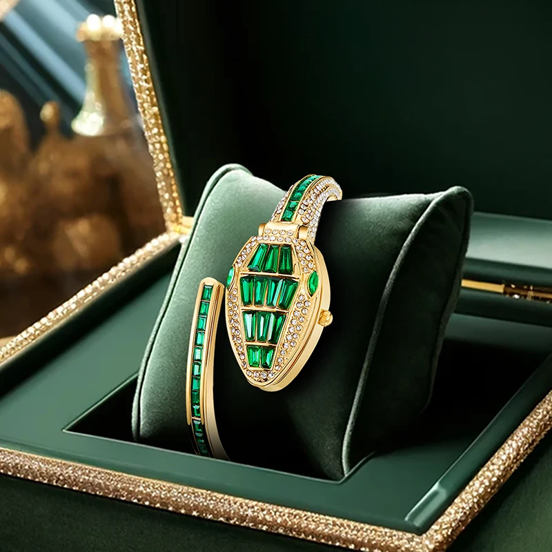 

A women's fashion, luxurious-style, exquisite, versatile, eye-catching gold and green snake-shaped bracelet quartz watch
