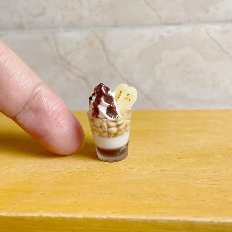 1Pcs Miniature Banana Pudding Dollhouse Mini Simulation Ice Cream Cup Model Toy For Doll Accessory Dessert Shop Decor Kids Gift