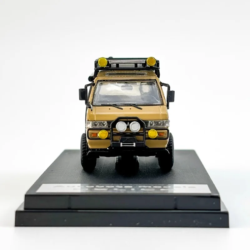 AM 1/64 Mitsubishi Delica 4X4 Gemodificeerde Off-road Van Legering Speelgoed Motorvoertuig Diecast Metalen Model Geschenken