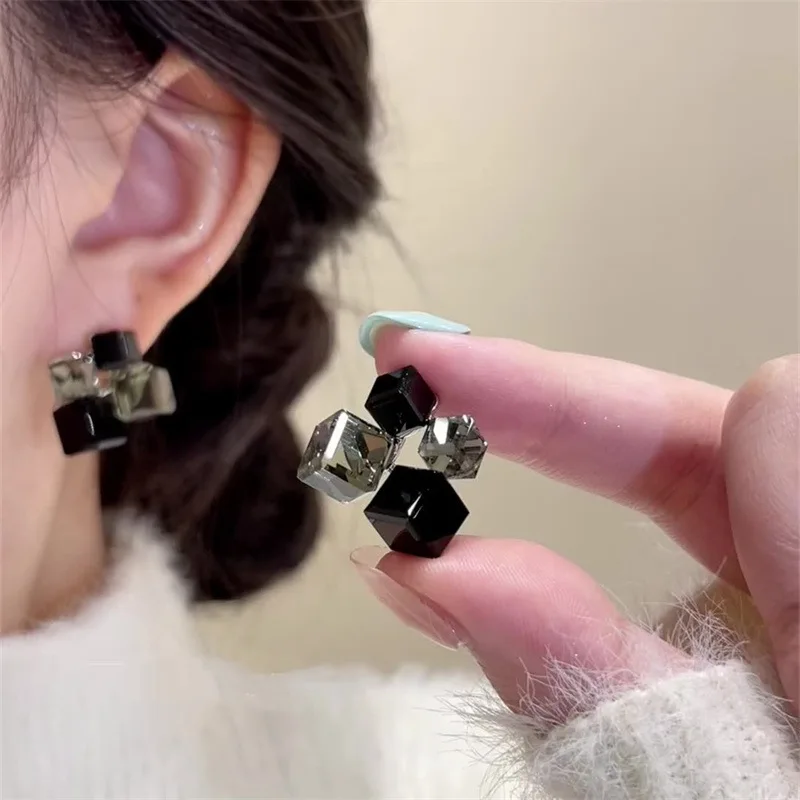 

Black square sugar cube stud earrings temperament advanced sense crystal irregular earrings niche explosion cube earrings