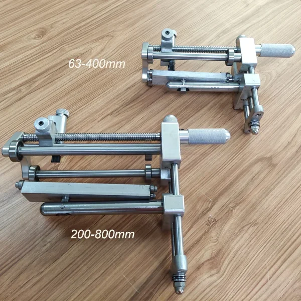 PE tube mechanical rotating scraper for removing oxide layer on the surface of the pipeline