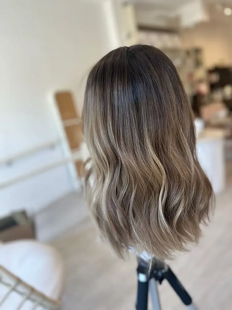 تسليط الضوء على شعر مستعار بني الشوكولاته فراق الحرة موجة فضفاضة شعر مستعار اصطناعي شعري طبيعي مقاومة للحرارة 13*4 شعر مستعار دانتيل عالي الوضوح