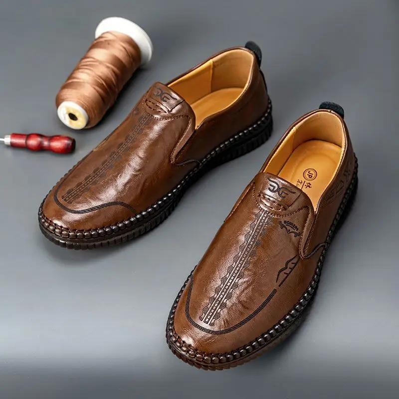 

Лето-Осенняя мужская обувь из мягкой кожи, модная деловая повседневная обувь на мягкой подошве, мужские однотонные легкие лоферы, мужские лоферы