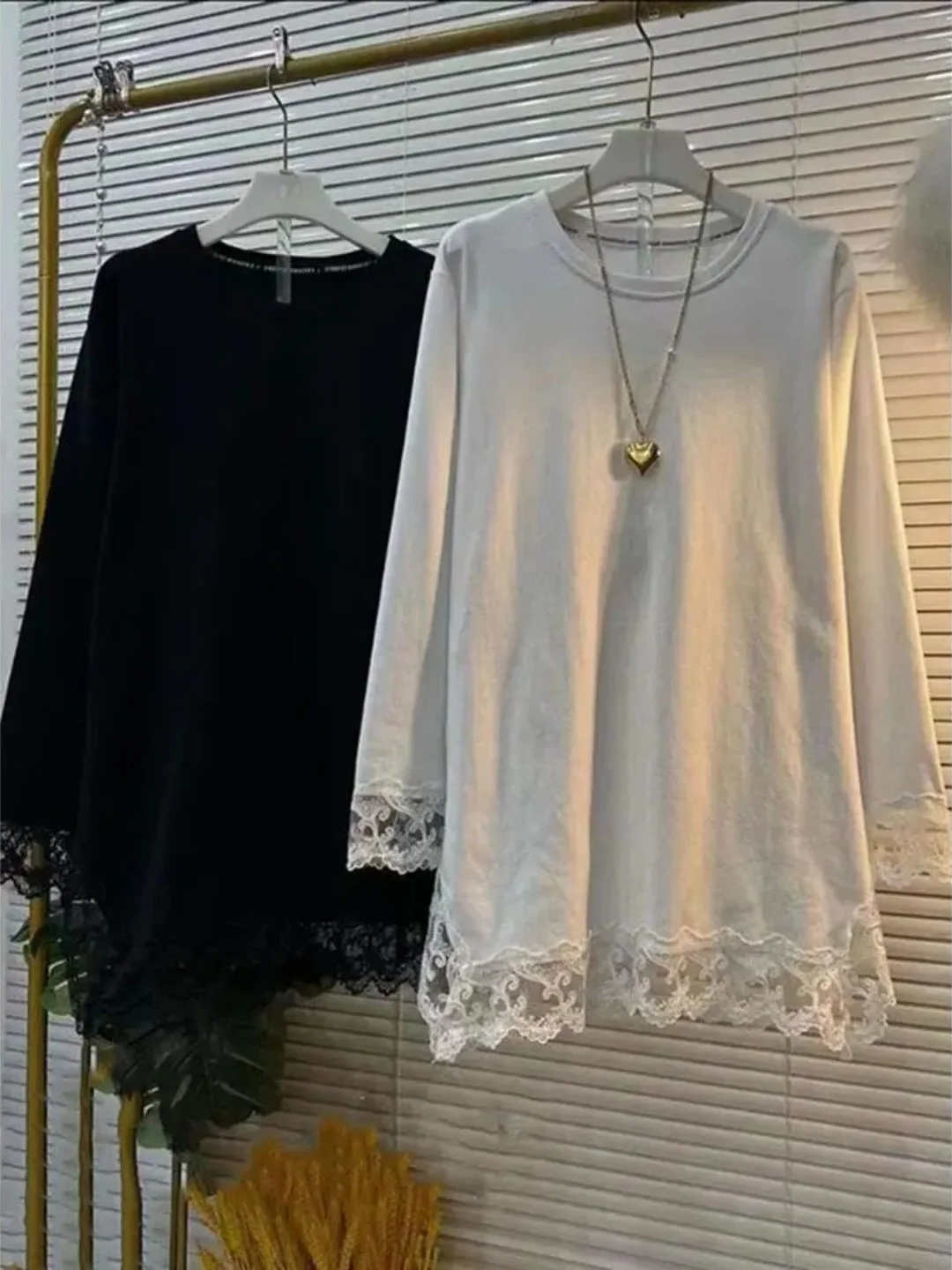 plus Size Korean Style Lace Splice Long Sleeve T-Shirt Women's 300 Pounds Mid-Length round Neck Base Shirt Extra Large Versat...