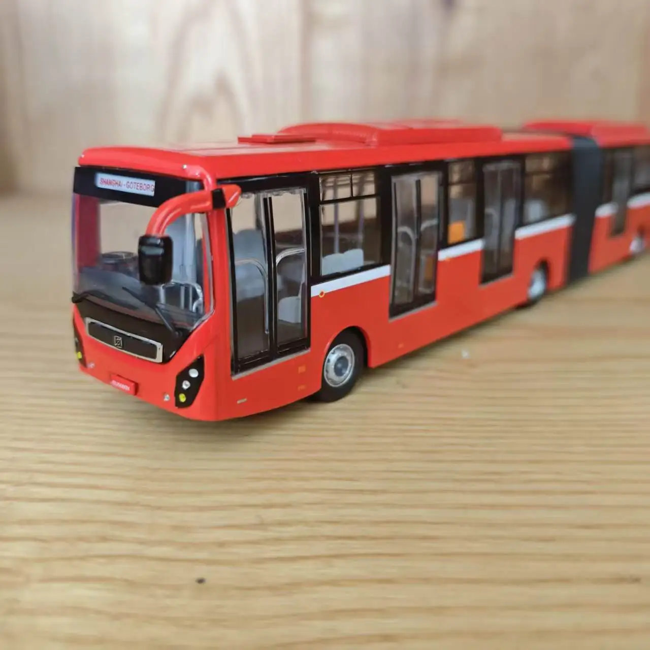 Shanghai Shenwo 1:64 Scale Articulated Bus Model Red Body Tailgate Opens Static Gift Toy Car Display Item Hobby