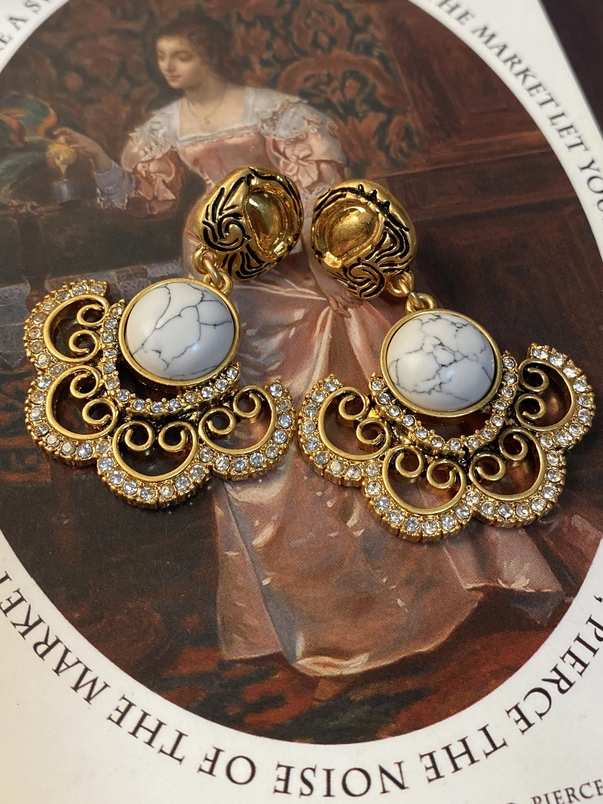 Natural stone rhinestones hand-carved vintage earrings for women fan shape pendant Medieval white patte romance jewelry