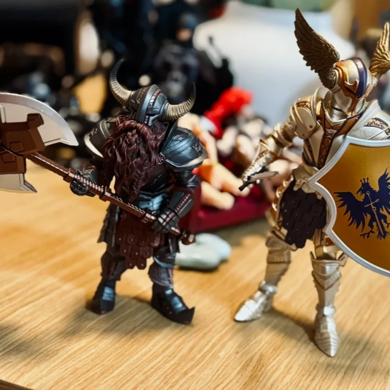 

В наличии подлинные четыре рыцари мифический легион 6 топоров красный череп молочно-белый рыцарь 7 дюймов подвижный