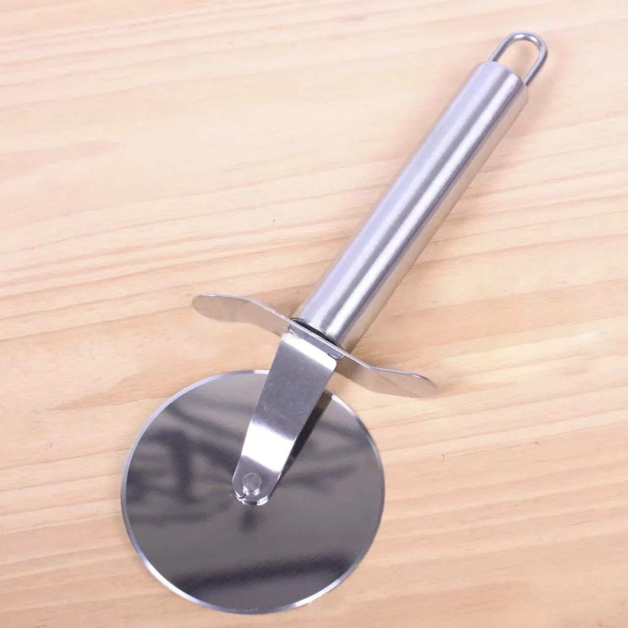 Stainless Steel Pizza Cutter Wheel, Ergonomic Handle Sharp Pizza Slicer Tool for Home Kitchen  Easy Clean Rotary Knife
