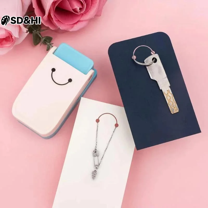 Creative Keychain Hole Puncher, Face Pattern Hole Puncher, Suitable For Handmade Scrapbooking And Embossing Crafts.