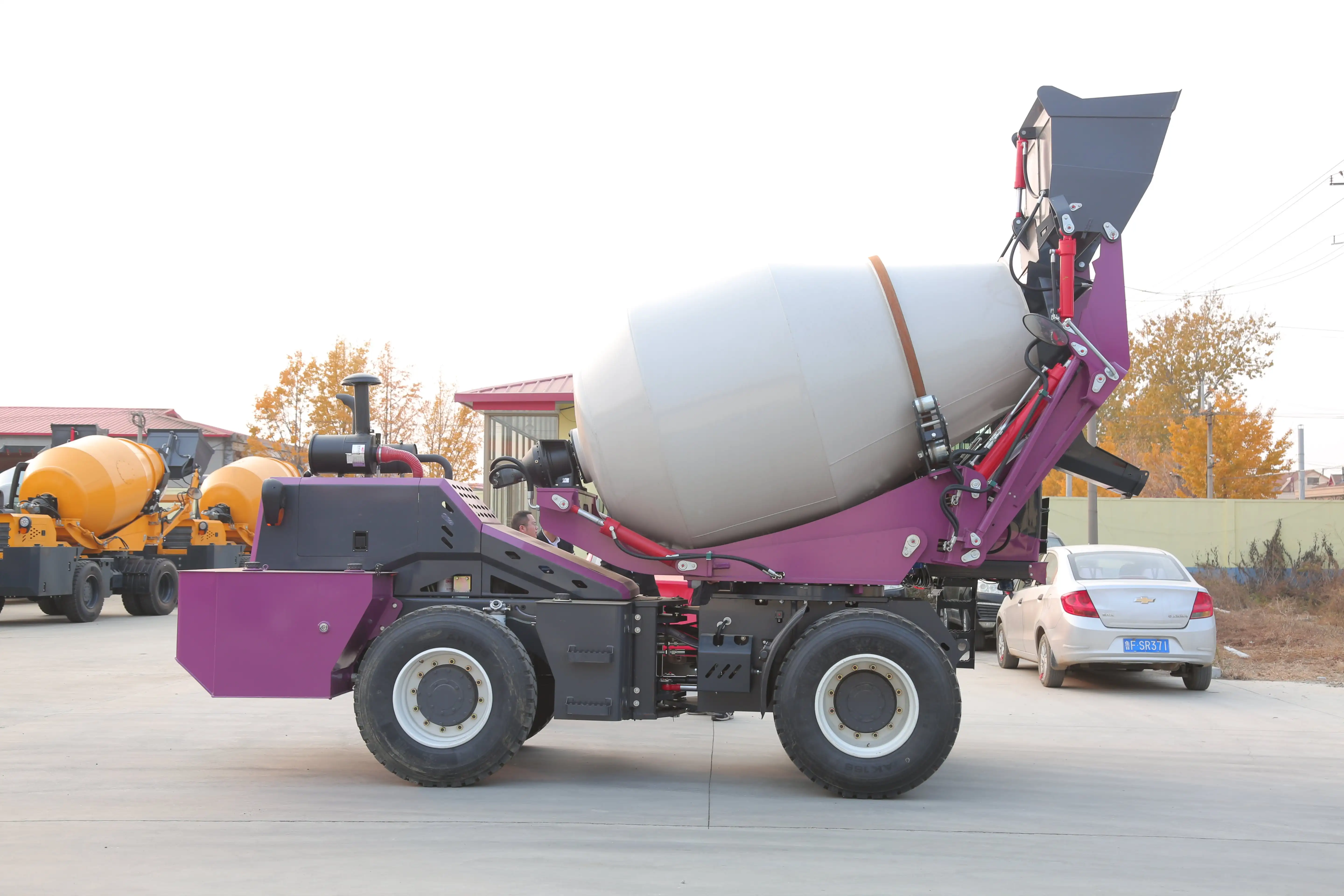 Fully Automatic Self-Loading Drum-Type Cement Mixer Truck 4.5L Engine High Efficiency Construction Site Mobile Customized