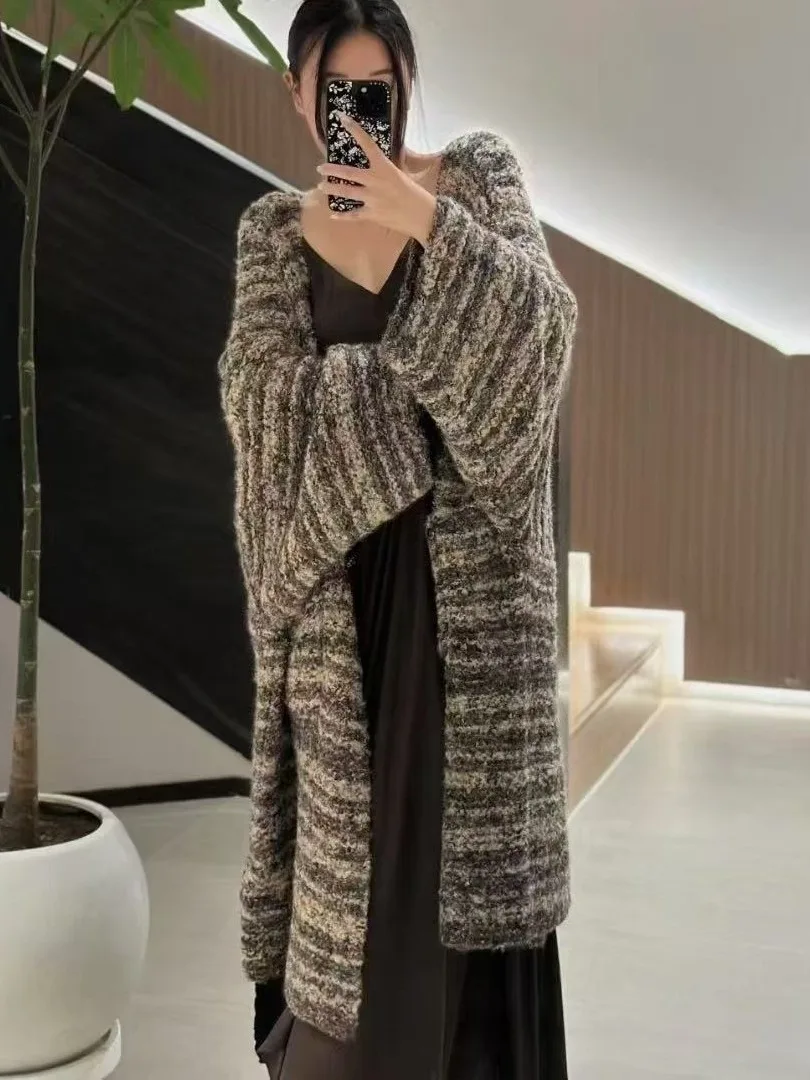 เสื้อคลุมไหมพรมถักแบบเปิดสไตล์ลำลองสุดหรู รุ่นใหม่สำหรับฤดูใบไม้ร่วงและฤดูหนาว ทรงหลวมใส่ได้หลากหลาย