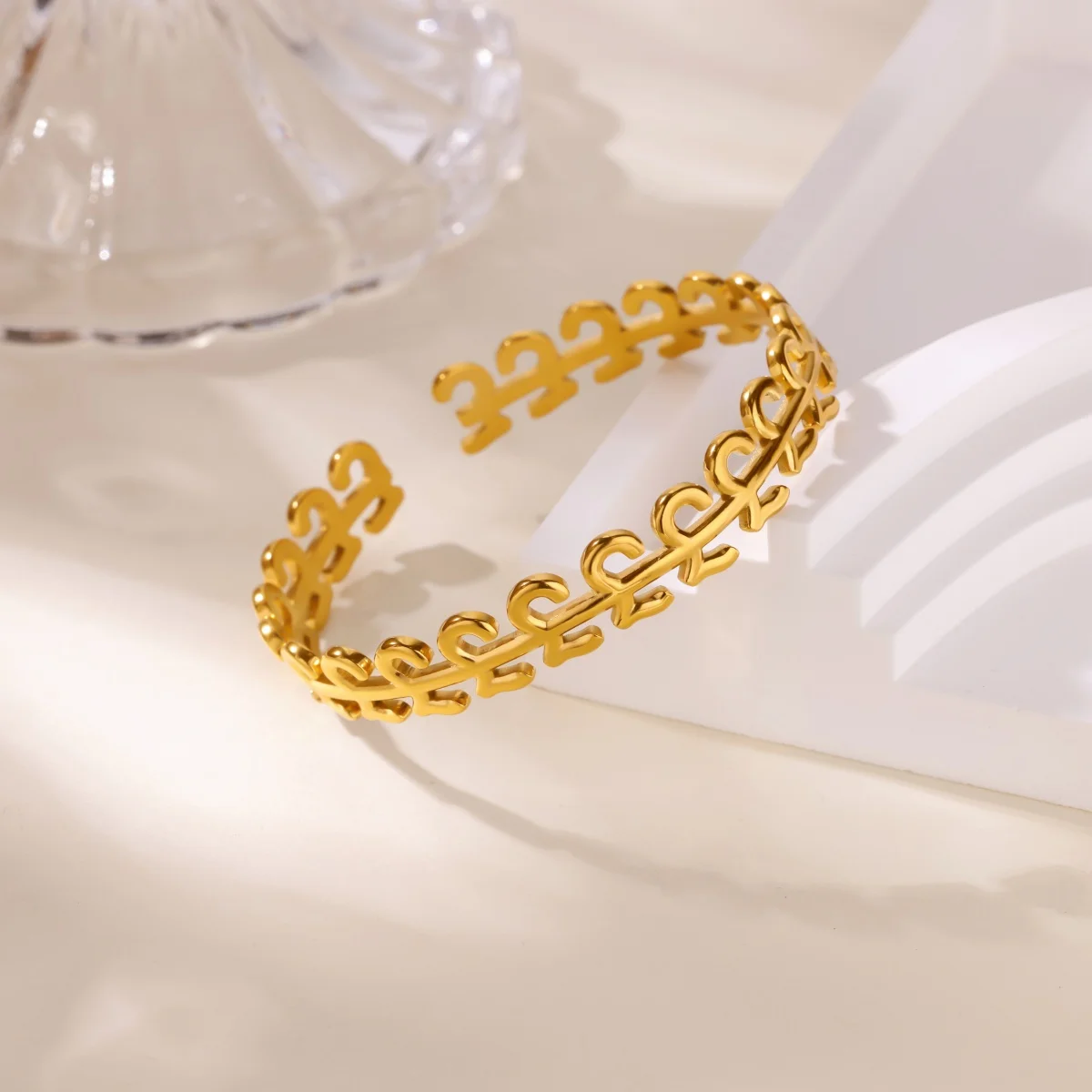 Classic Texture Flower Butterfly Euro Money Open Bangle Bracelet For Women Exquisite Cuff Bracelet Stainless Steel Hand Jewelry