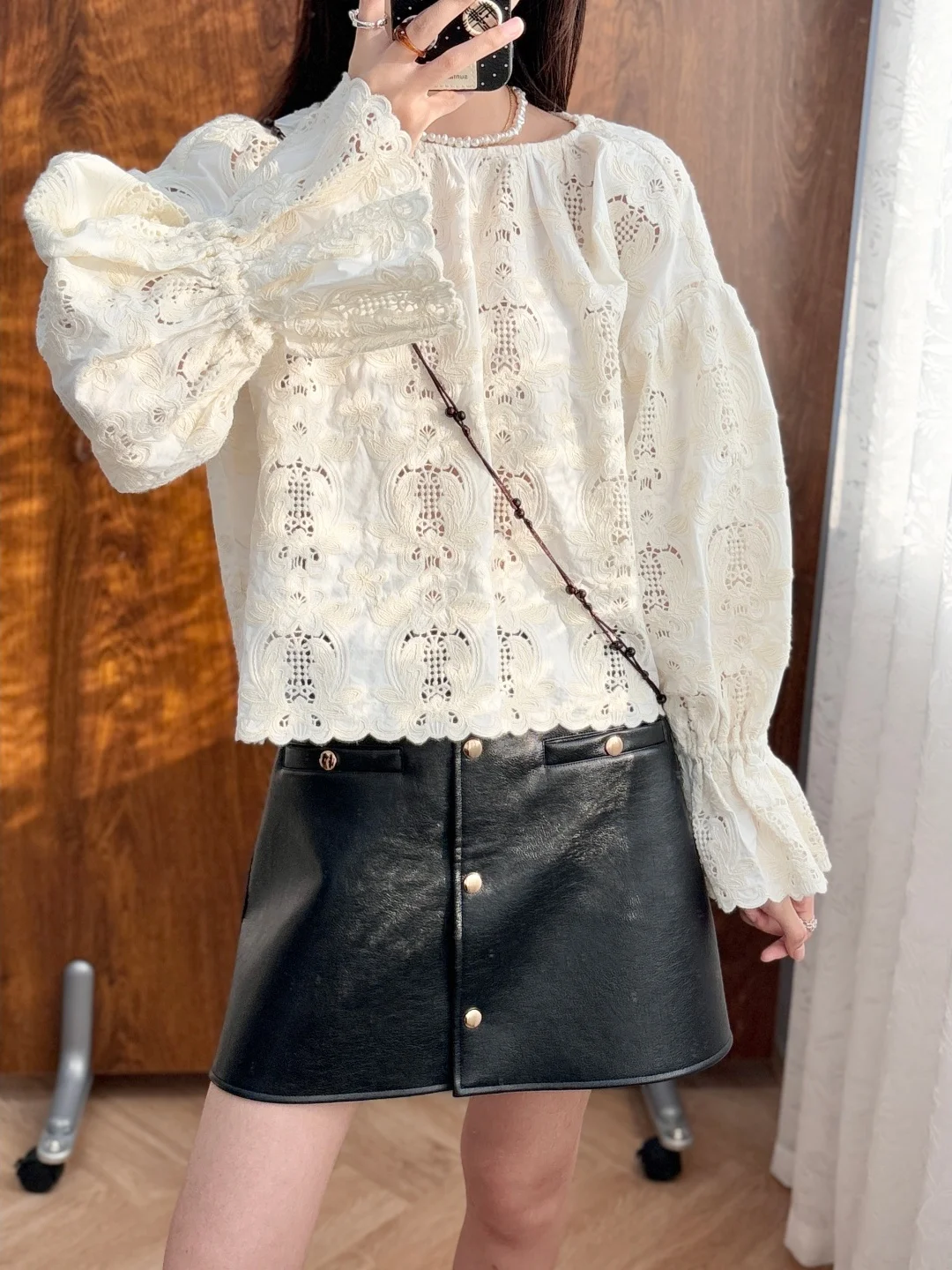 

Ele White Embroidered Hollow out irt Women's Loose Fit Cotton Long Sve Bell Sve Faionable Agel Design